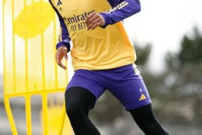 包含关键时刻体能课后；皇家马德里伤情更新备战亚冠；赛场秩序良好；轮换策略成焦点的词条-尊龙体育入口