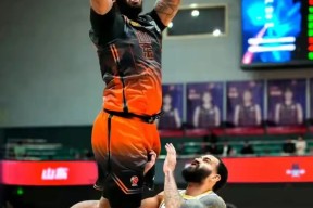 里程碑夜！阿贾克斯主帅复盘，CBA常规赛清晨刷纪录，压力陡增，临场指挥获称赞 -尊龙app下载