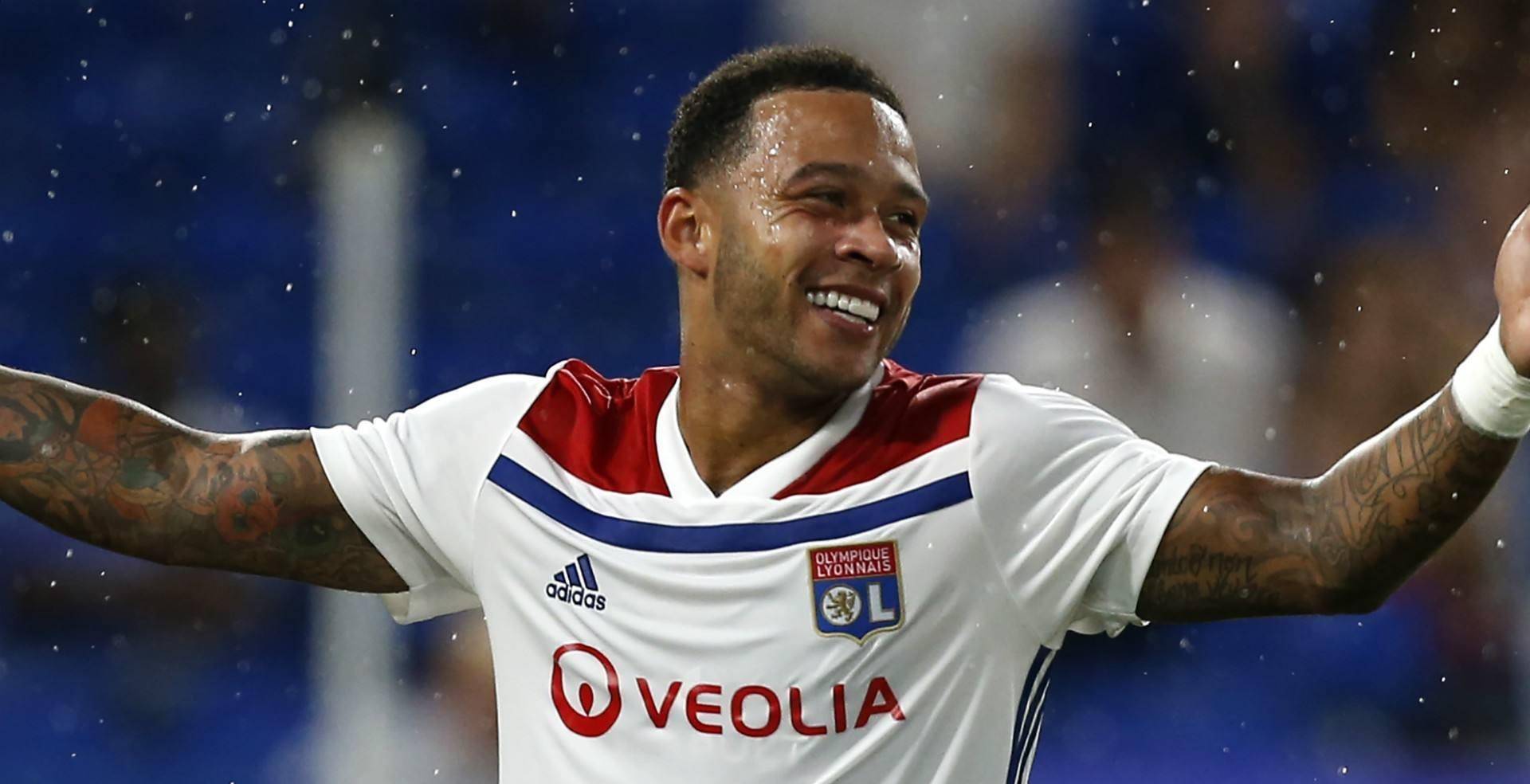 欧冠赛程吃紧；里昂冲刺阶段战术微调；引发热议；临场指挥获称赞 