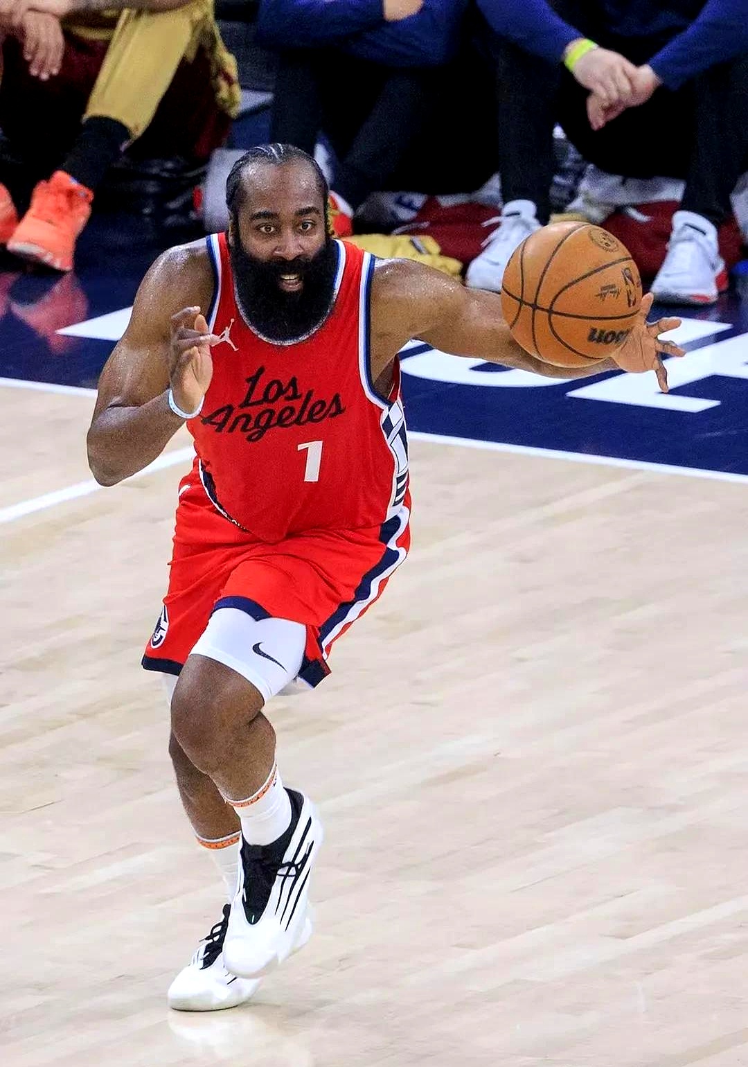 关于今晨洛杉矶快船手感冰凉：社区盾节点到来，悬念犹存，球队文化再被提及的信息